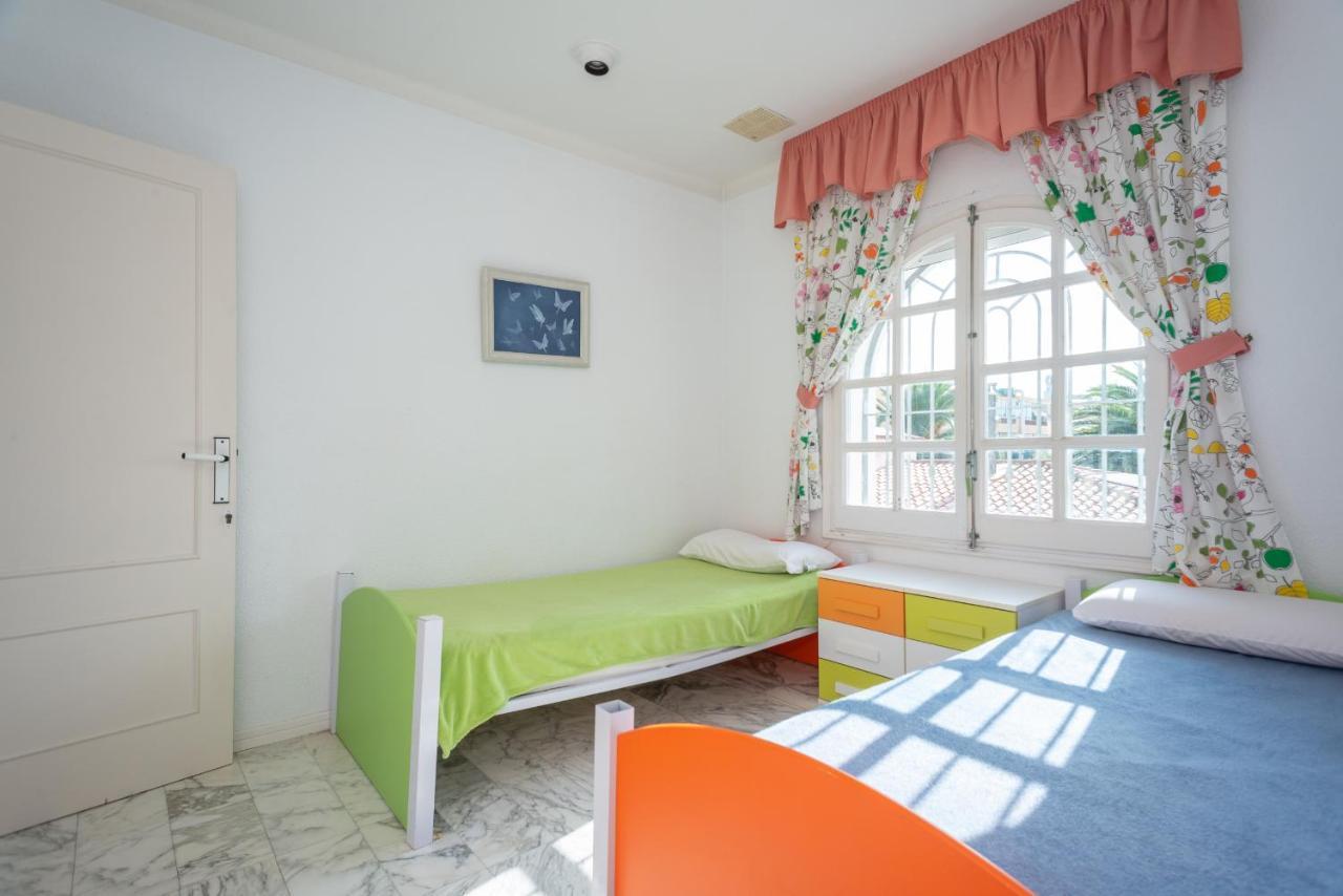 Villa Requesens On Canal Empuriabrava Eksteriør billede