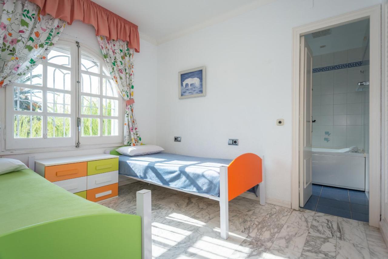 Villa Requesens On Canal Empuriabrava Eksteriør billede