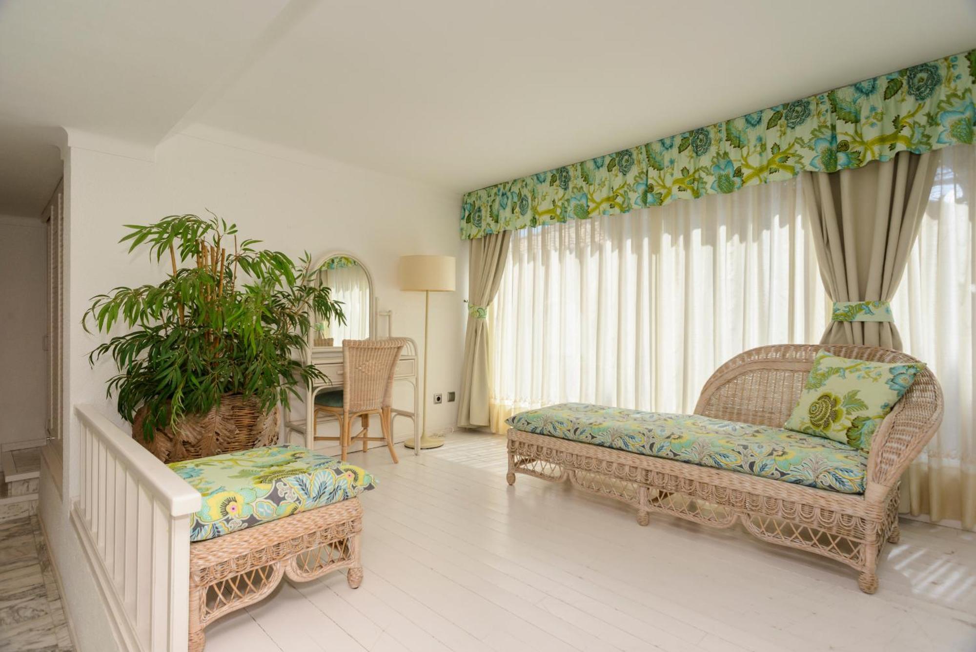 Villa Requesens On Canal Empuriabrava Eksteriør billede
