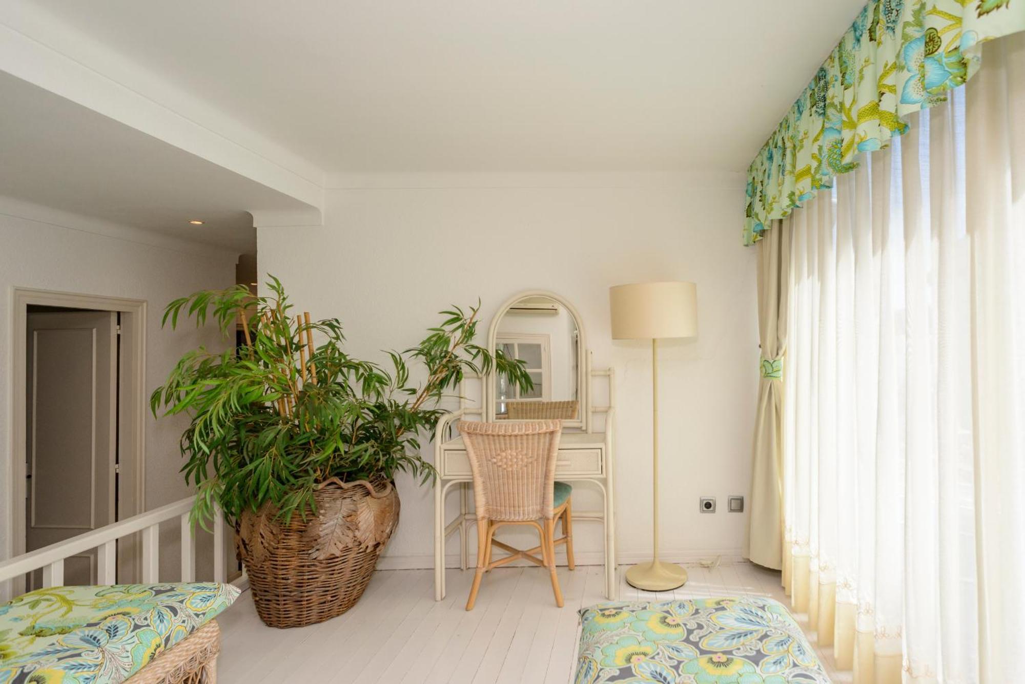 Villa Requesens On Canal Empuriabrava Eksteriør billede