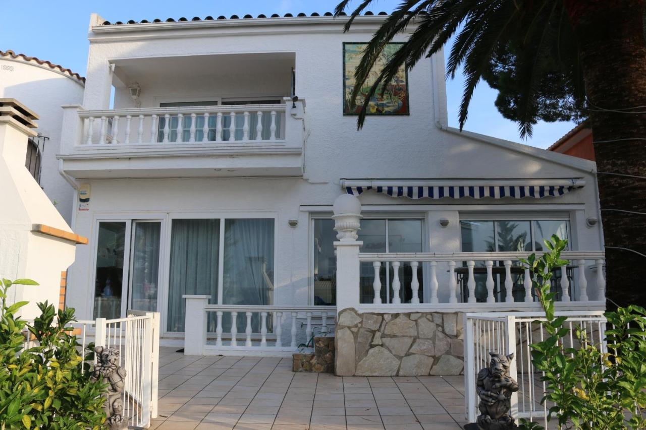 Villa Requesens On Canal Empuriabrava Eksteriør billede