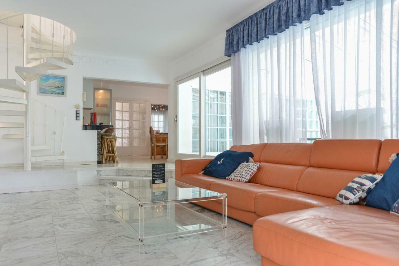 Villa Requesens On Canal Empuriabrava Eksteriør billede