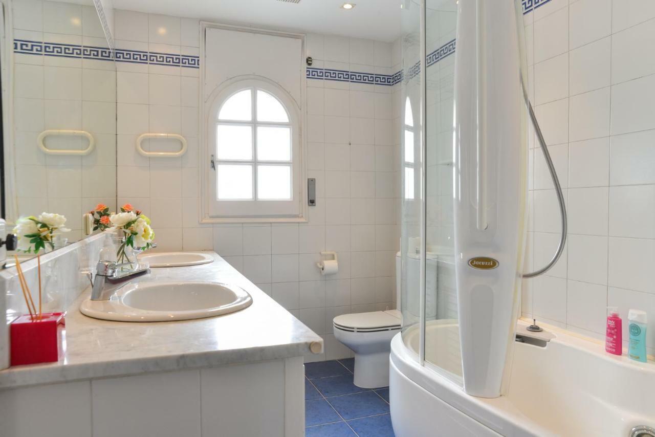 Villa Requesens On Canal Empuriabrava Eksteriør billede