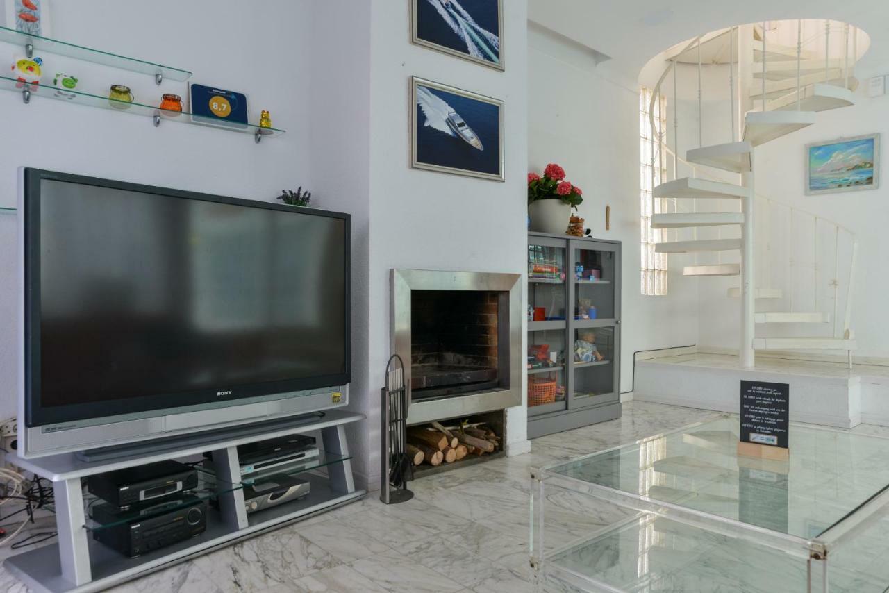 Villa Requesens On Canal Empuriabrava Eksteriør billede