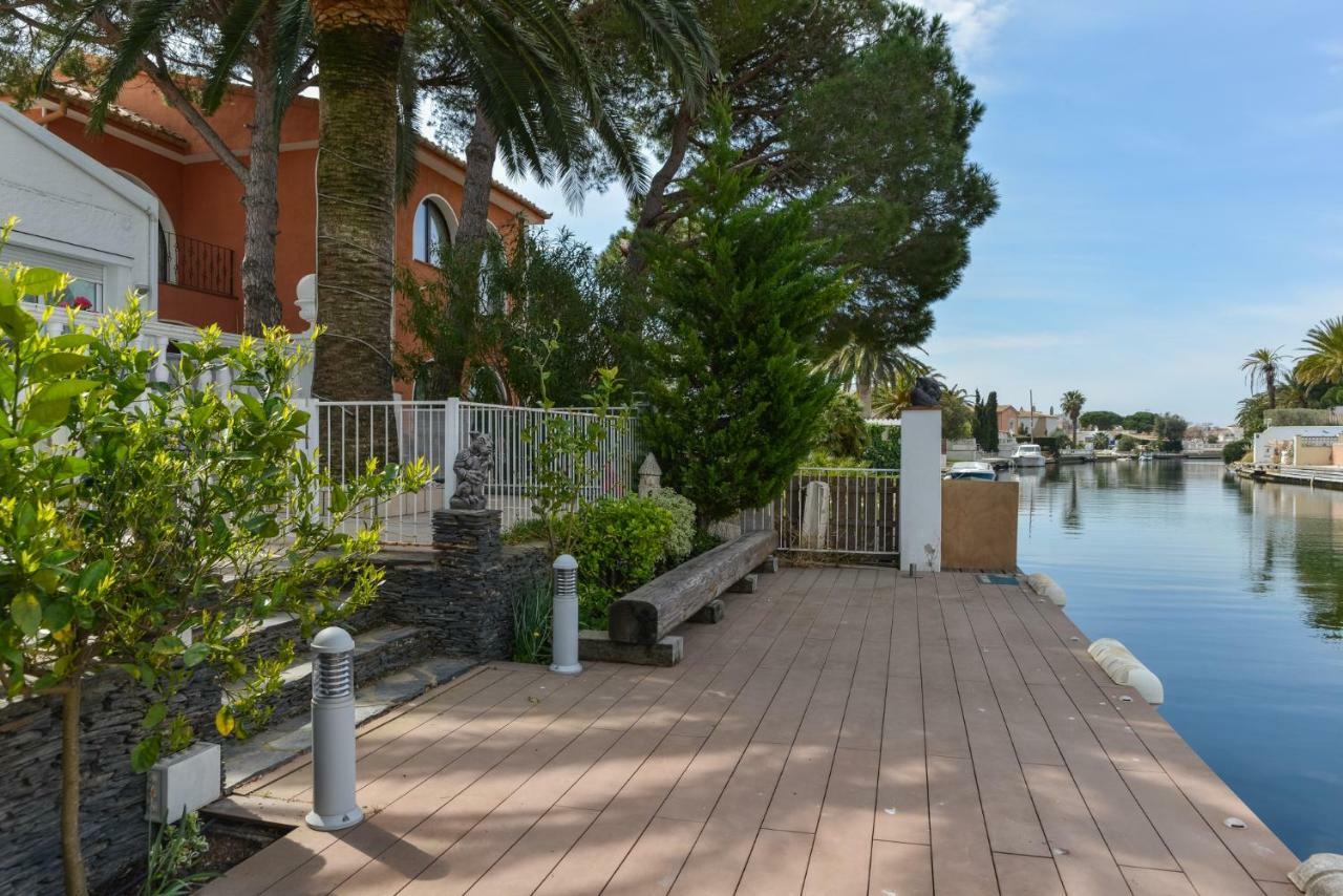Villa Requesens On Canal Empuriabrava Eksteriør billede